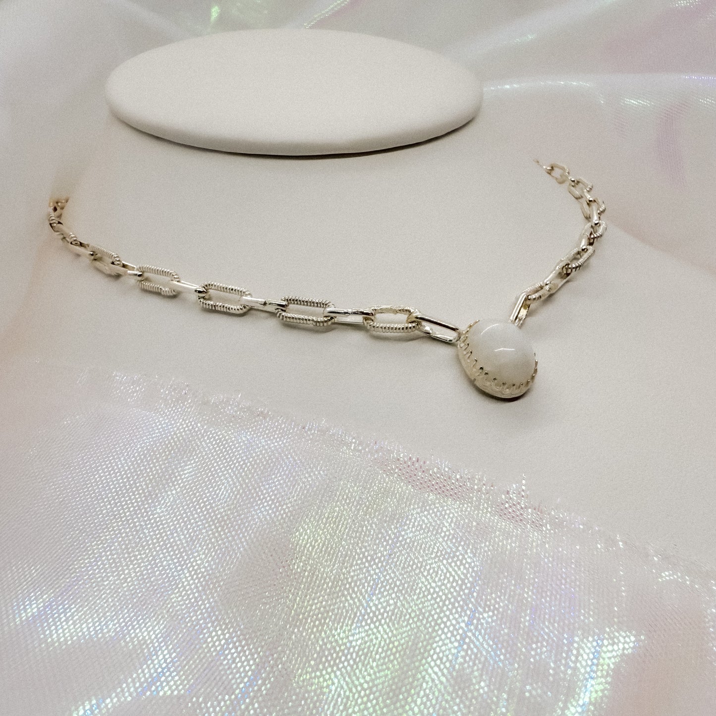 Gwyn Pendant